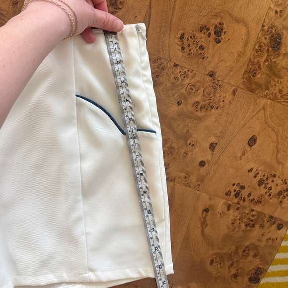 High waisted white shorts - Picture 9 of 11